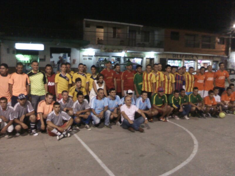 LOS EQUIPOS DEL TORNEO LOCAL MICROFUTBOL ESTRENAN UNIFORMES